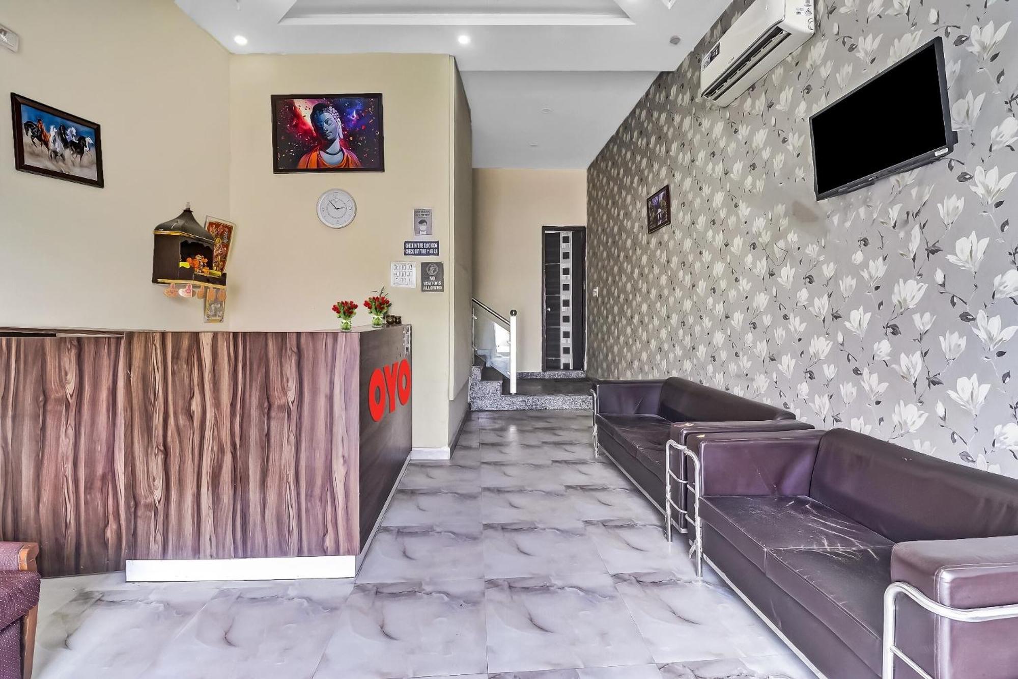 Hotel O Prince Home Stay Near Ambience Mall نيودلهي المظهر الخارجي الصورة