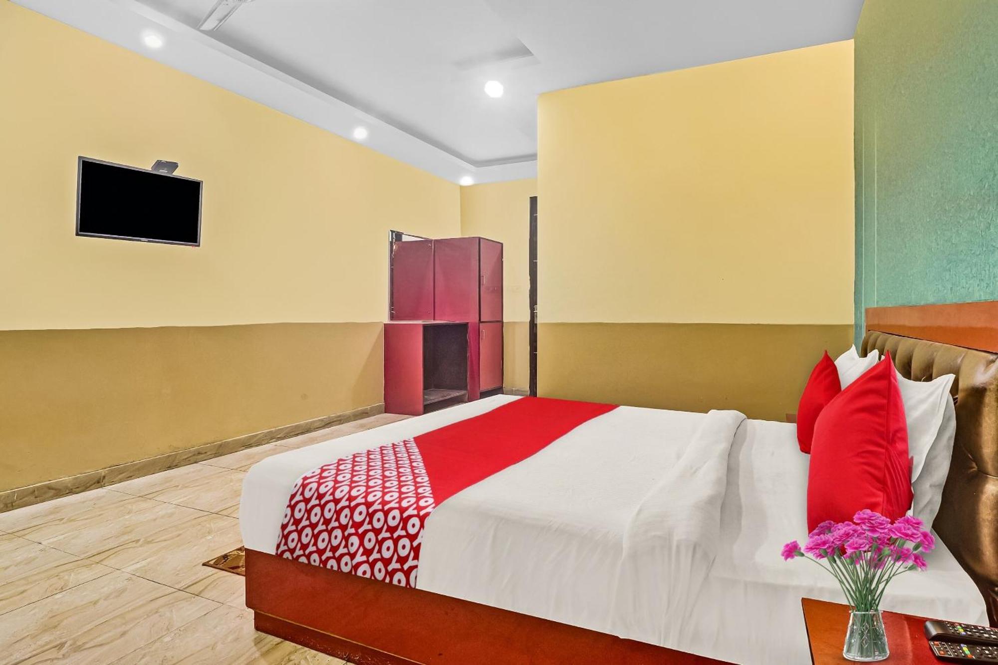 Hotel O Prince Home Stay Near Ambience Mall نيودلهي المظهر الخارجي الصورة