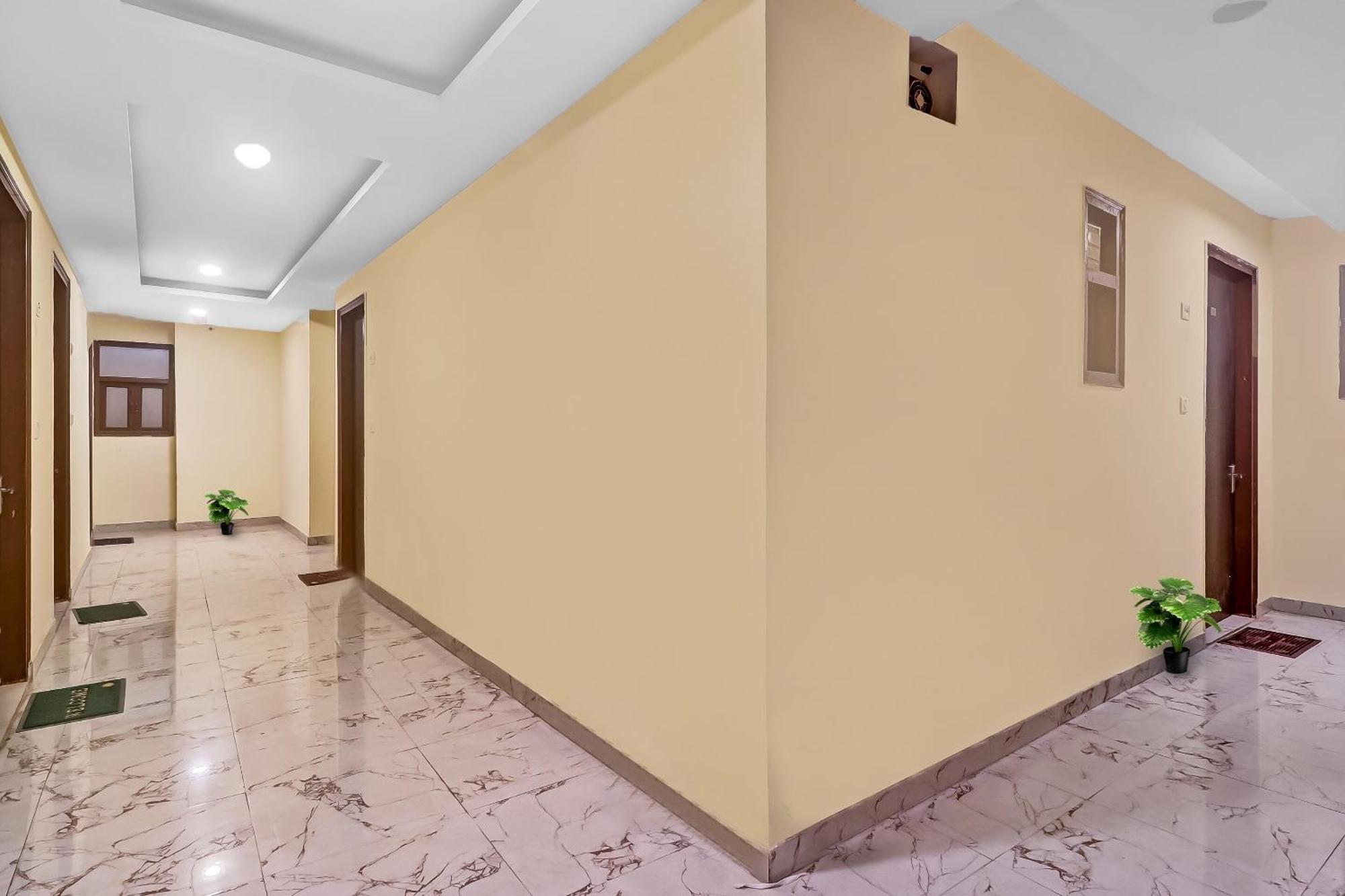 Hotel O Prince Home Stay Near Ambience Mall نيودلهي المظهر الخارجي الصورة