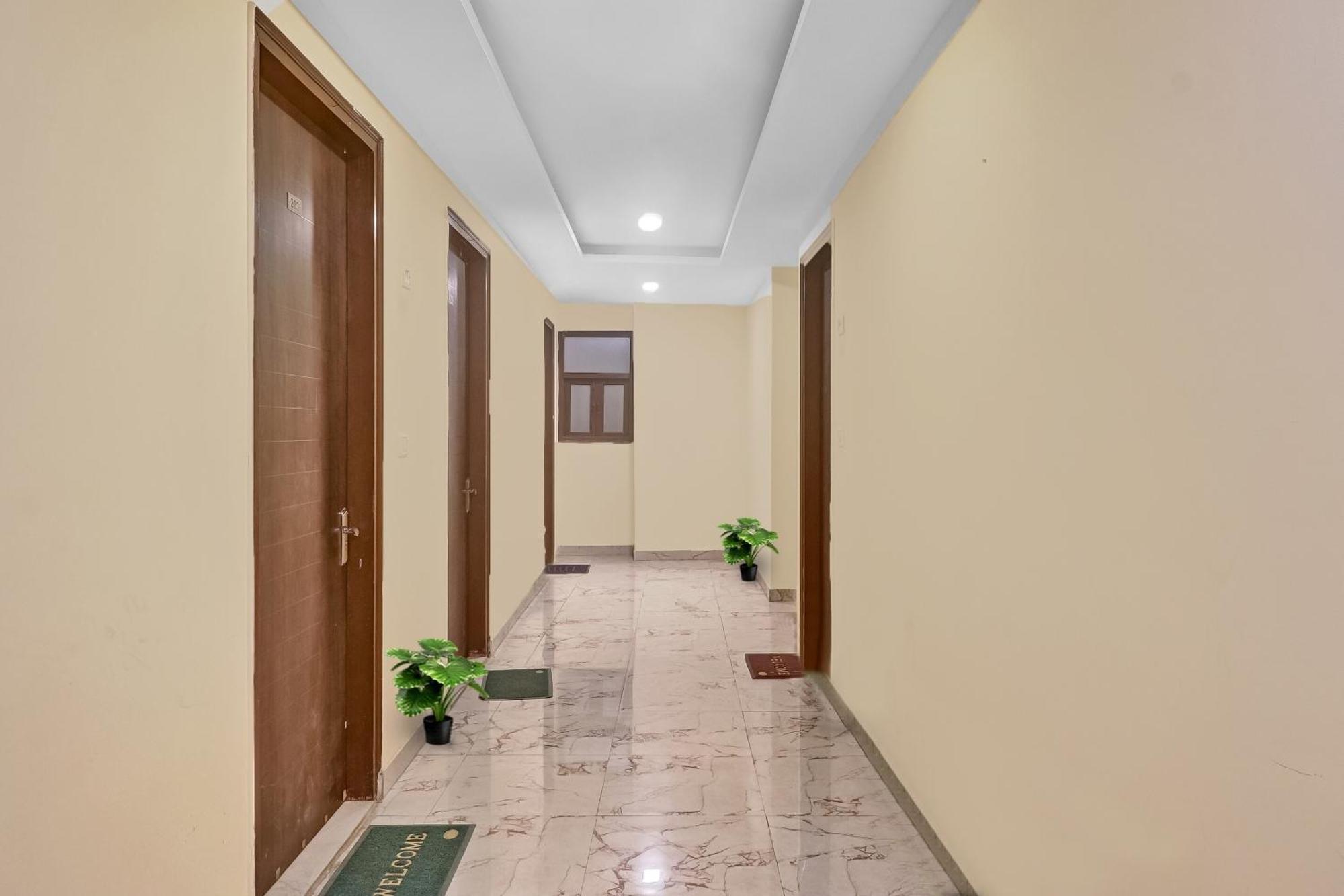 Hotel O Prince Home Stay Near Ambience Mall نيودلهي المظهر الخارجي الصورة